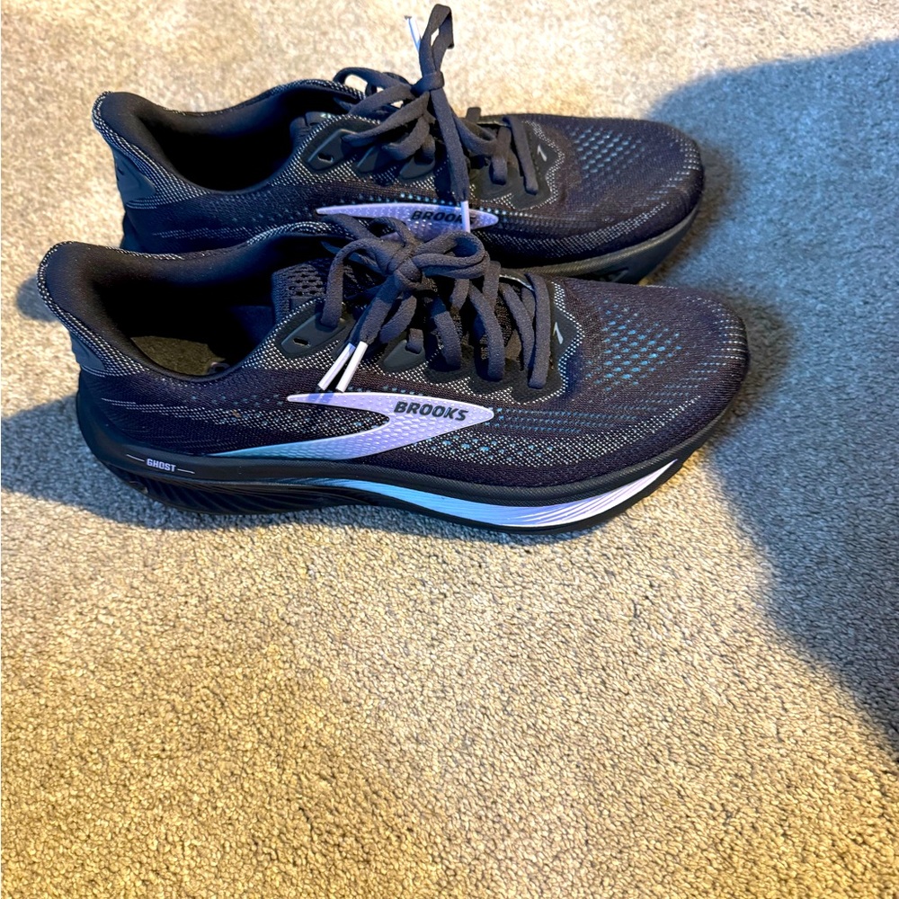 Women’s 8.5 brooks ghost. Wore once for a few minutes.